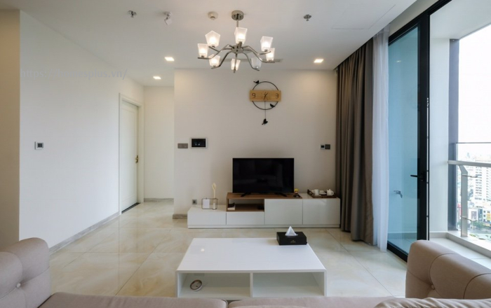 Cho thuê căn hộ 2 phòng ngủ Vinhomes Golden River tòa Aqua 1 vòng cung view LM81