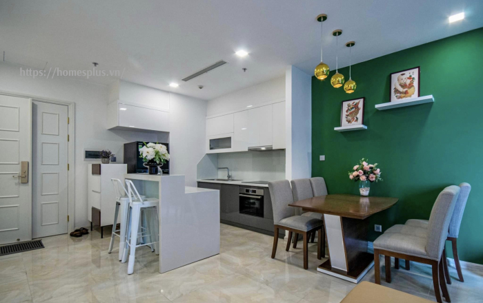 Cho thuê căn hộ 2 phòng ngủ  Vinhomes Golden River tòa Aqua 1 giá tốt