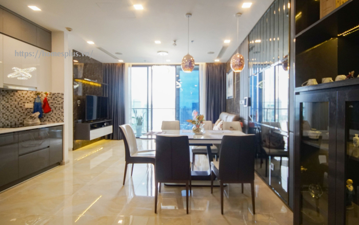 Cho thuê căn hộ 2 phòng ngủ Vinhomes Golden River view bitexco quận 1
