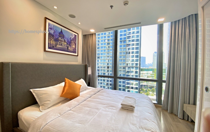 Cho thuê căn hộ 2 phòng ngủ Landmark 81 nội thất đẹp, view hồ bơi