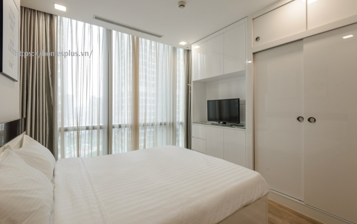 Cho thuê căn hộ 3 phòng ngủ Landmark 81 vòng cung, view hồ bơi, công viên