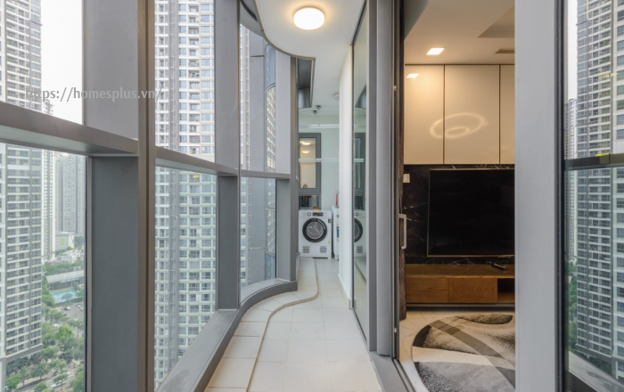 Cho thuê căn hộ 3 phòng ngủ Landmark 81 vòng cung, view hồ bơi, công viên