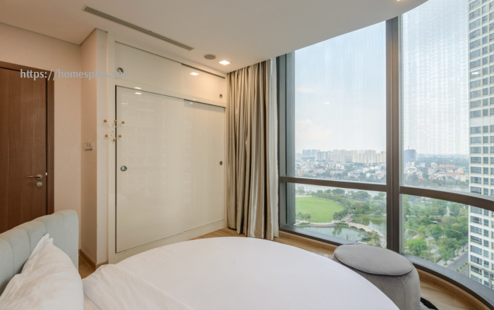 Cho thuê căn hộ 3 phòng ngủ Landmark 81 vòng cung, view hồ bơi, công viên