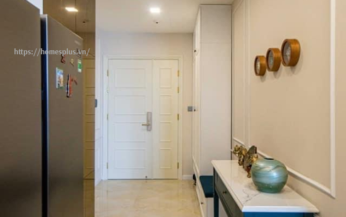 Cho thuê căn hộ 2 phòng ngủ toà Aqua 2 Vinhomes Golden River view sông nội thất mới