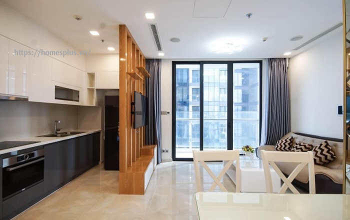 Cho thuê 2 phòng ngủ Vinhomes Golden River toà Aqua 3 giá tốt