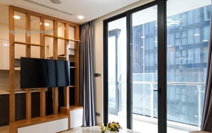 Cho thuê 2 phòng ngủ Vinhomes Golden River toà Aqua 3 giá tốt