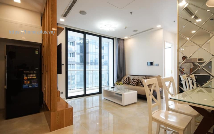 Cho thuê 2 phòng ngủ Vinhomes Golden River toà Aqua 3 giá tốt