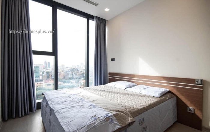 Cho thuê 2 phòng ngủ Vinhomes Golden River toà Aqua 3 giá tốt