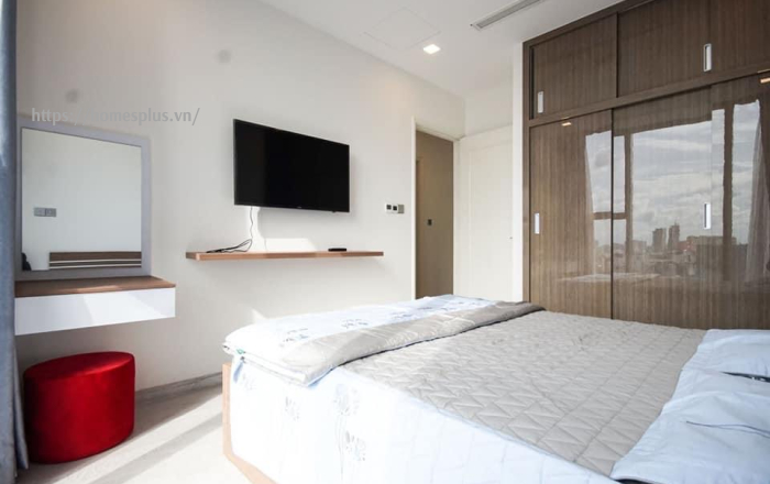 Cho thuê 2 phòng ngủ Vinhomes Golden River toà Aqua 3 giá tốt