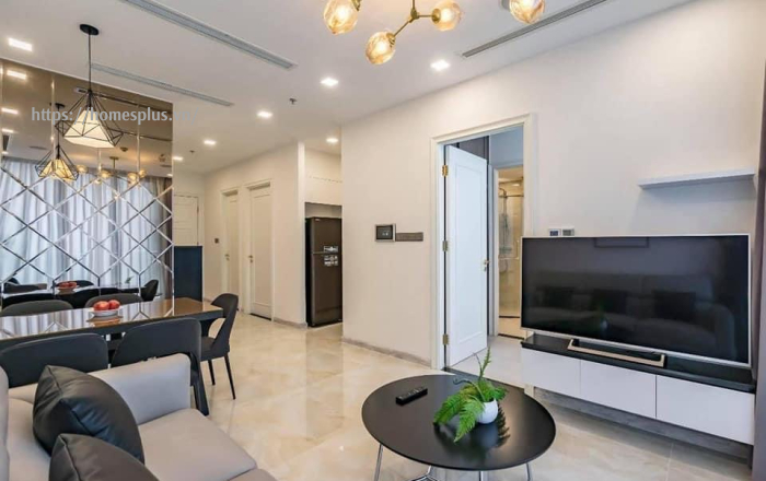 Cho thuê căn hộ 2 phòng ngủ Vinhomes Golden River toà Aqua 2 view hồ bơi thoáng mát