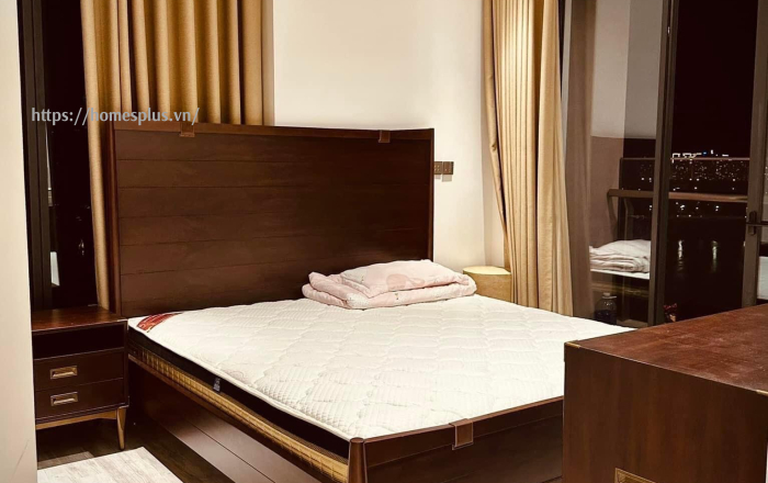 Cho thuê căn hộ 3 phòng ngủ Vinhomes Golden River toà Aqua 2 layout đẹp view sông