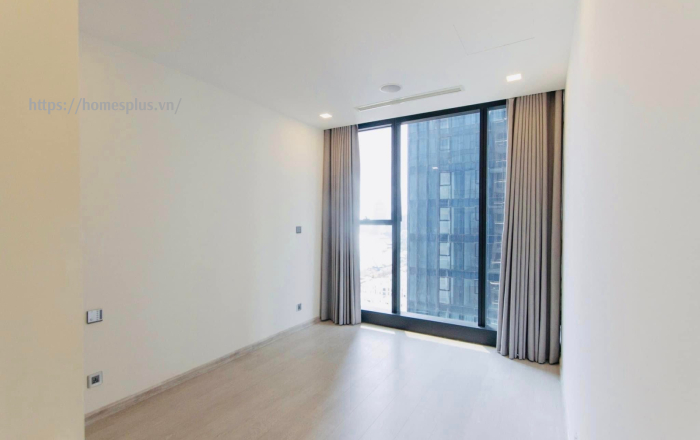 Cho thuê căn hộ 1 phòng ngủ Vinhomes Golden River nội thất cơ bản view city