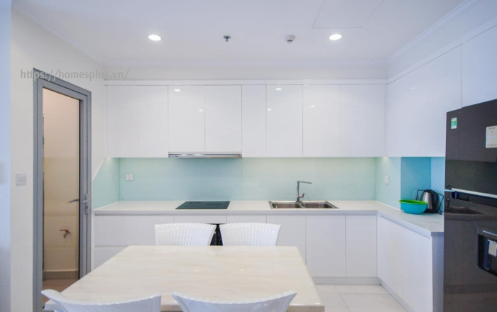 Cho thuê căn hộ 2 phòng ngủ toà Landmark 3 Vinhomes Central Park view trực diện sông