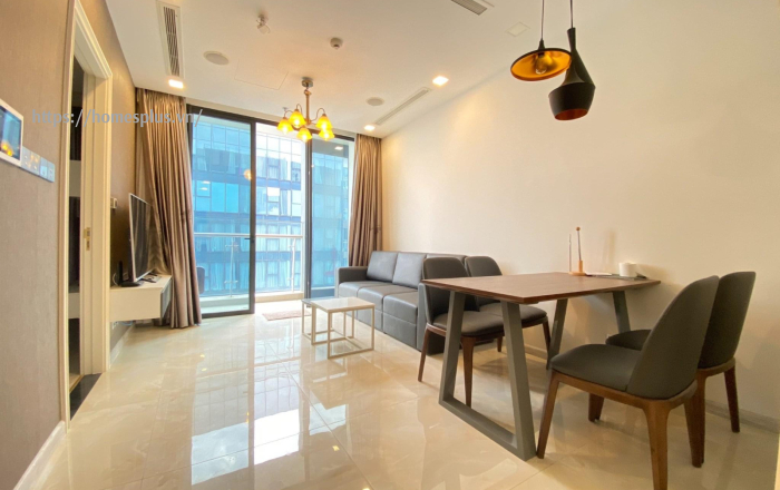 Bán căn hộ 2 phòng ngủ view sông toà Aqua 2 Vinhomes Golden River