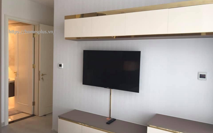 Bán căn hộ 2 phòng ngủ view LM81 toà Aqua 1 Vinhomes Golden River
